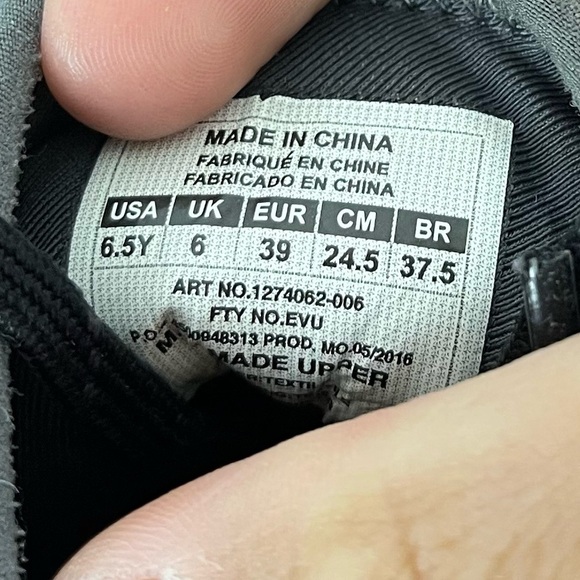 Under Armour Sneaker Shoes size  6.5y - Picture 6 of 6